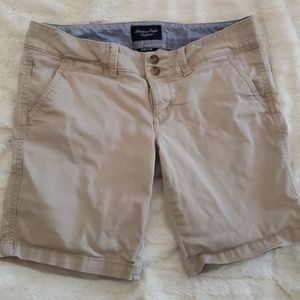 American Eagle Bermuda shorts size 4